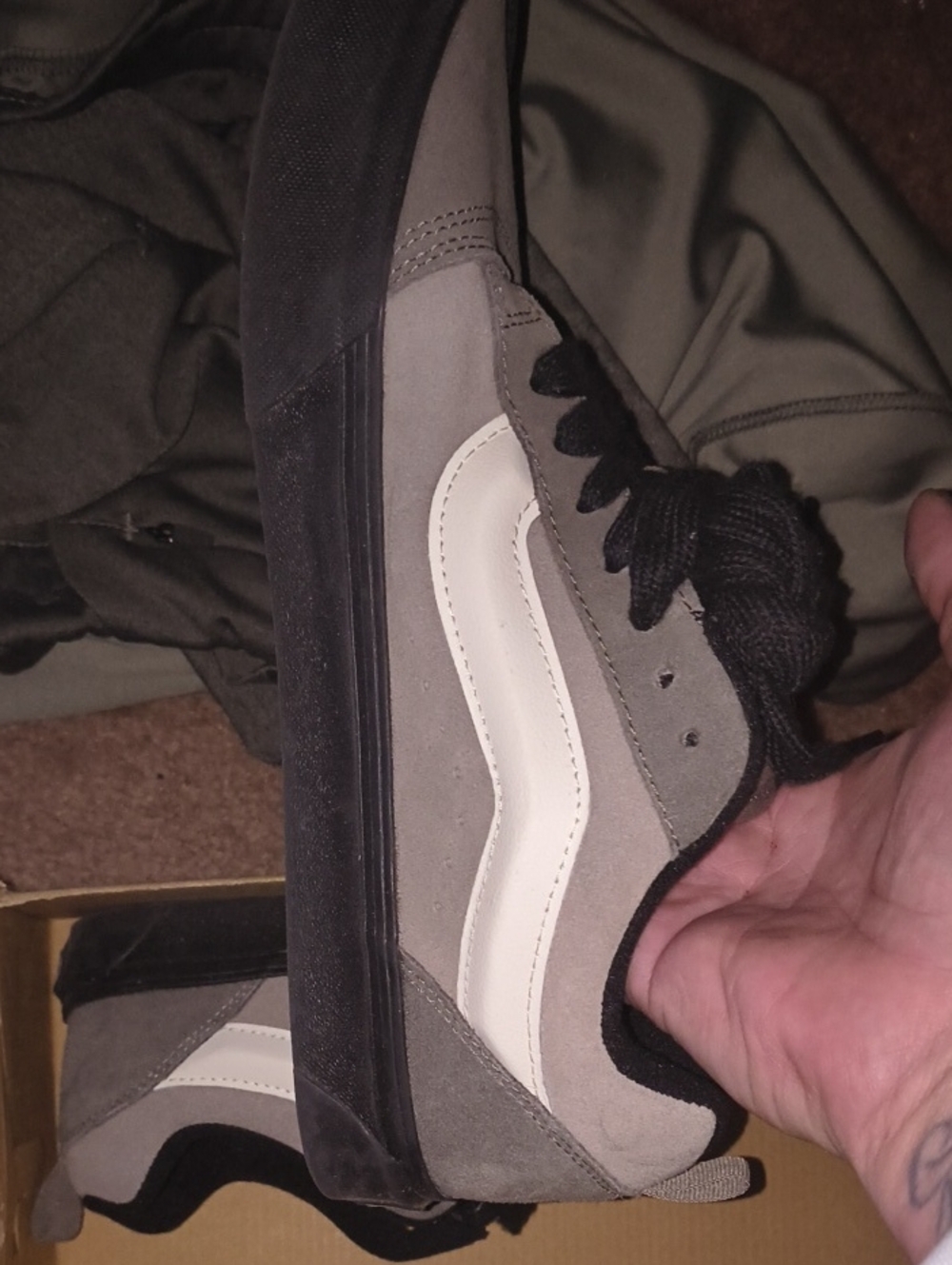 Men's Gray vans Suede Skate Shoes with White Side Stripe sz 10 wrn1*
